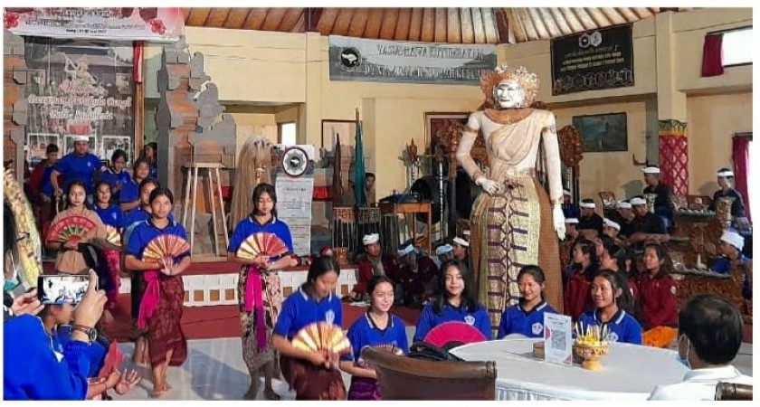 Barong Landung Garapan Apik SMAN 1 Kintamani  Pada Ajang Pentas Budaya SMA- Se Bangli