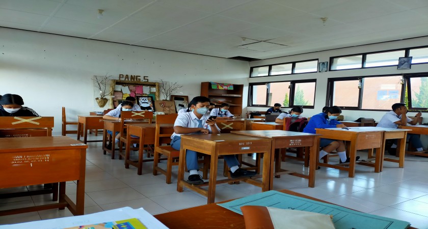 PELAKSANAAN  PAS  SEMESTER 1 TAHUN AJARAN 2021/2022 SMAN 1 KINTAMANI  DILAKSANAKAN SECARA ONLINE DENGAN SMARTPHONE MASING-MASING SISWA